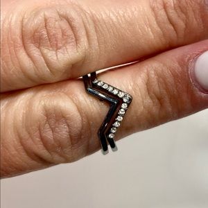 Sexy Cool Arrow Triangle Ring Black Sparkle Rhinestones Size 7.5